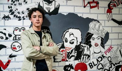 Personporträtt på eleven Adam.