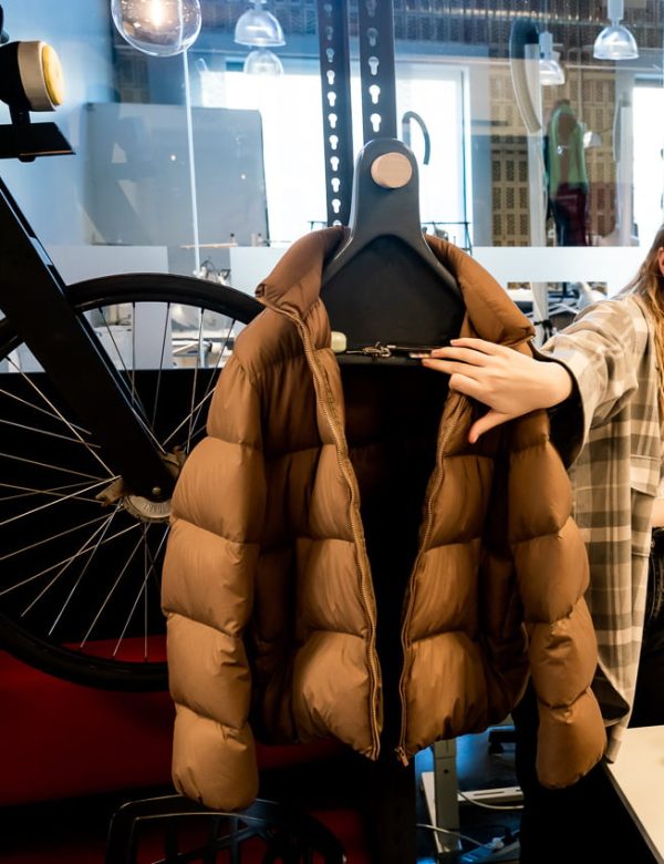 Smart galge med förvaring för nycklar på.